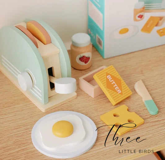 Wooden play toaster & accessories